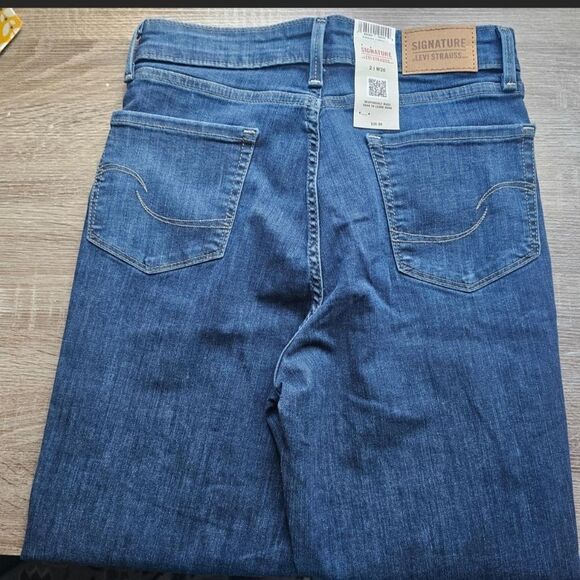 Signature By Levi Strauss Shaping Bootcut Jeans (21W/26) - Picture 6 of 8